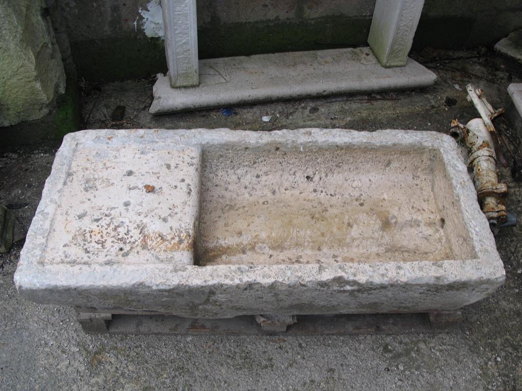 lavandino in pietra antico