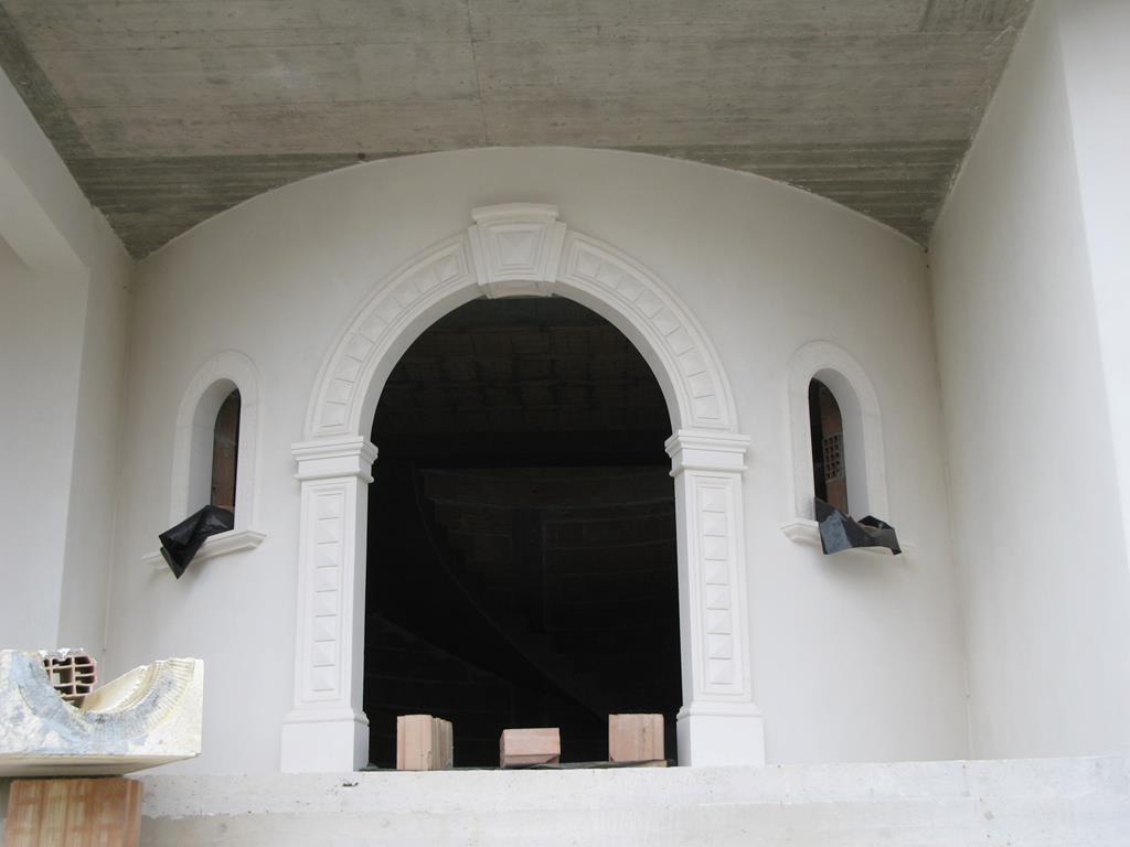 portale e finestre in pietra