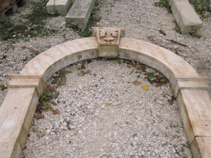 Foto su portale in pietra